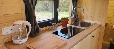 Fridge, stovetop, coffee/tea maker, toaster