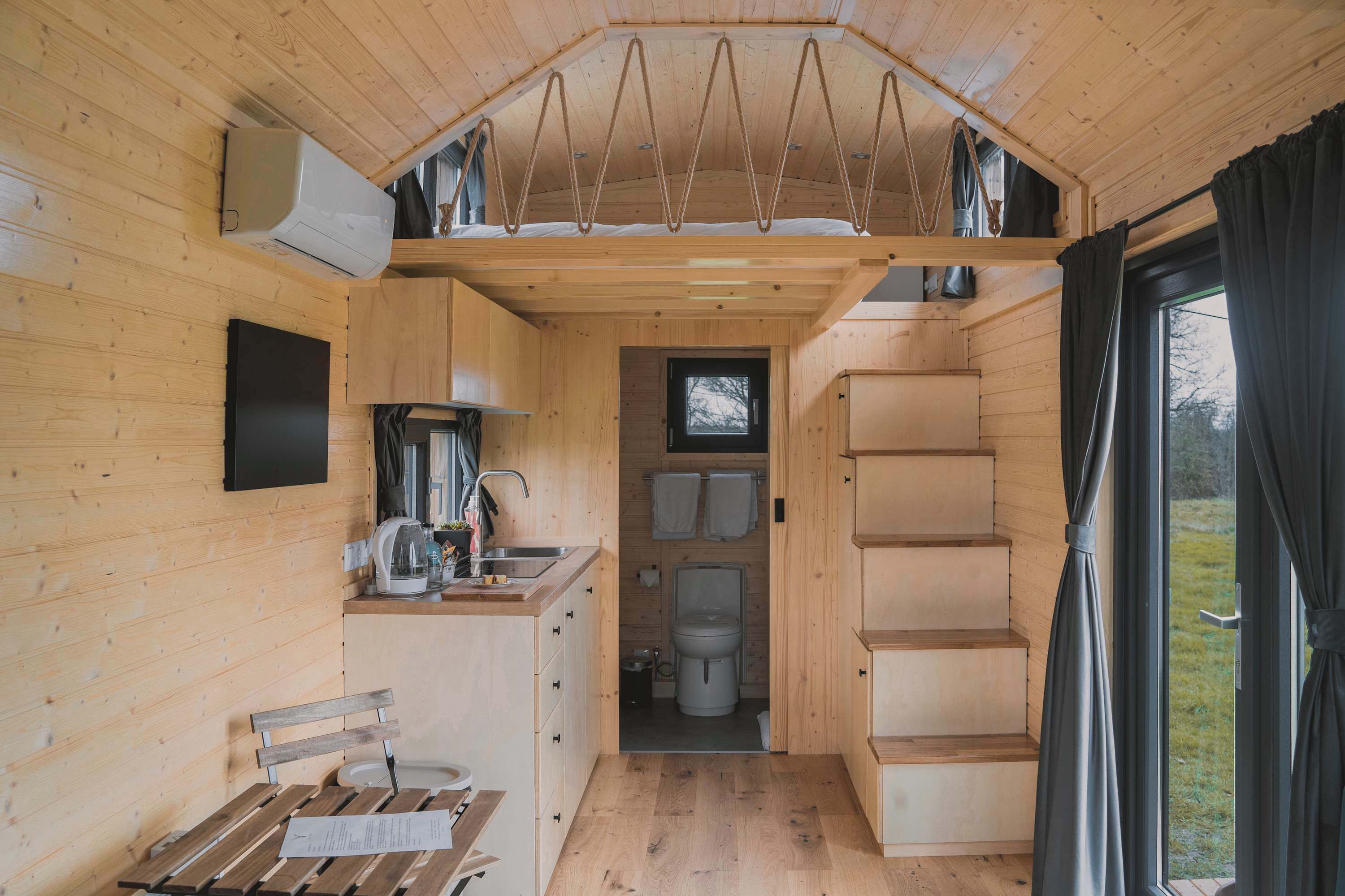 Fridge, stovetop, coffee/tea maker, electric kettle