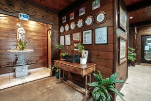 Lobby - Aorangi Peak Cabins 7 by Tiny Away (Rotorua)