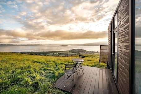 Outdoor dining. Aorangi Peak Cabins 7 by Tiny Away