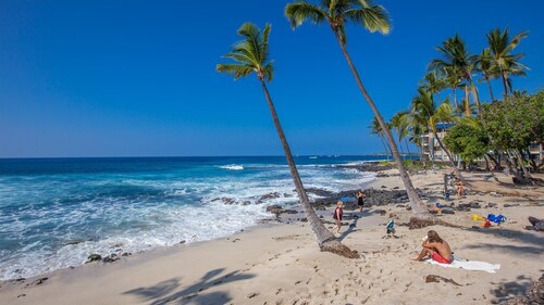 Oceanfront Paradise | Modern 1BR Condo | Steps to Kailua-Kona