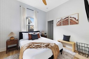 4 Schlafzimmer, Schreibtisch, Bügeleisen/Bügelbrett, Reisekinderbett