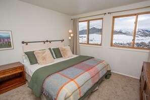 4 slaapkamers, een bureau, wifi, beddengoed