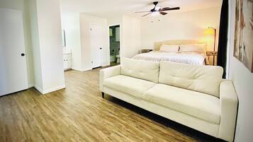 4 makuuhuonetta, silitysrauta/-lauta, vauvan matkasänky, ilmainen Wi-Fi