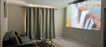 5-bedroom , 2 king beds , Media Room villa in charming Greenville 