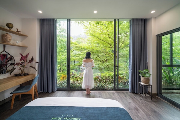 Biệt thự Premier | Minibar với thức uống miễn phí, két bảo mật tại phòng, bàn