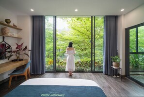 Villa Premier | Minibar con artículos gratuitos, caja fuerte, escritorio