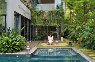 Villa Premier | Minibar con artículos gratuitos, caja fuerte, escritorio