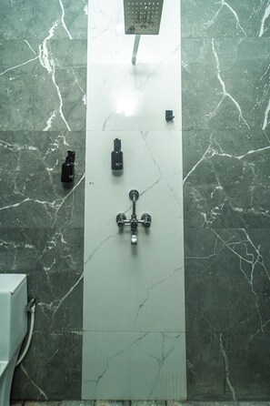 Deluxe Double Room | Bathroom