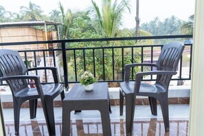 Deluxe Double Room | Living area