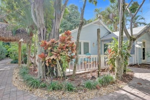 Property grounds - Tropical Oasis: Studio w/ Pool (Fort Lauderdale)