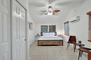 Iron/ironing board, WiFi - Tropical Oasis: Studio w/ Pool (Fort Lauderdale)