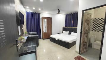 Deluxe Room, City View | Desk, laptop workspace, blackout curtains, free WiFi