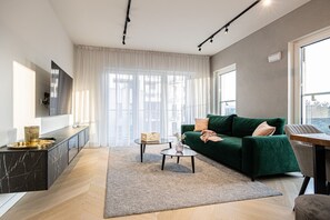 Smart TV - 2Homerent Amor | 6 People | Garage | Centrum (Poznań)