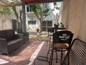 Outdoor dining - Charming cottage in wonderful Ticul with WiFi, AC (Ticul)