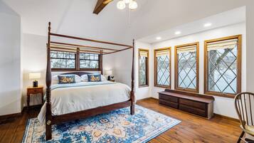 5 bedrooms, desk, iron/ironing board, WiFi