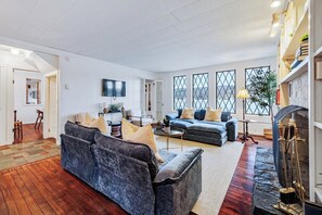 Téléviseur connecté, foyer, livres