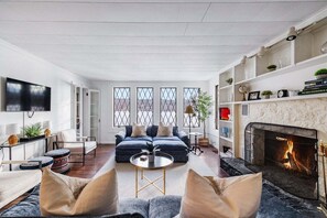 Téléviseur connecté, foyer, livres