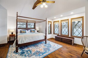 5 bedrooms, desk, iron/ironing board, free WiFi