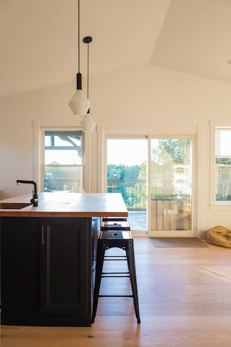 The Vue - Nestled by Roblin's Lake with a Hot Tub