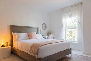 3 bedrooms, desk, iron/ironing board, travel cot