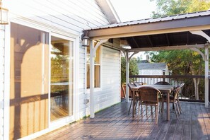 Outdoor dining - The Vue - Nestled by Roblin's Lake with a Hot Tub (Prince Edward)