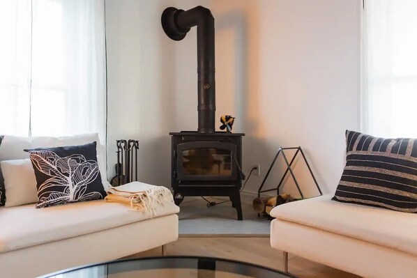 TV, fireplace, stereo, offices - The Vue - Nestled by Roblin's Lake with a Hot Tub (Prince Edward)