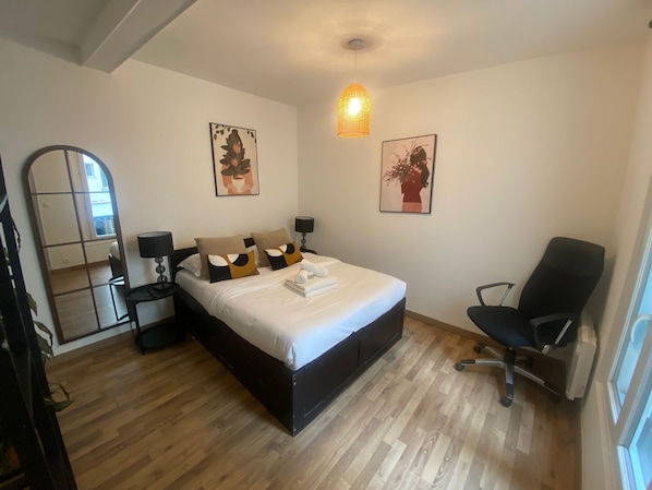 1 chambre, fer et planche à repasser, Wi-Fi, literie fournie