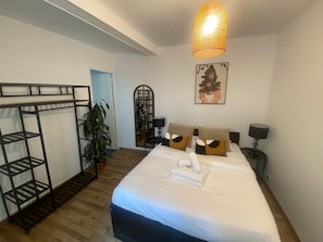 1 chambre, fer et planche à repasser, Wi-Fi, literie fournie