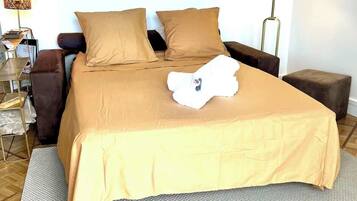 Iron/ironing board, WiFi, bed sheets