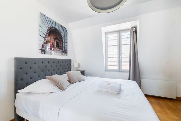 Iron/ironing board, WiFi, bed sheets