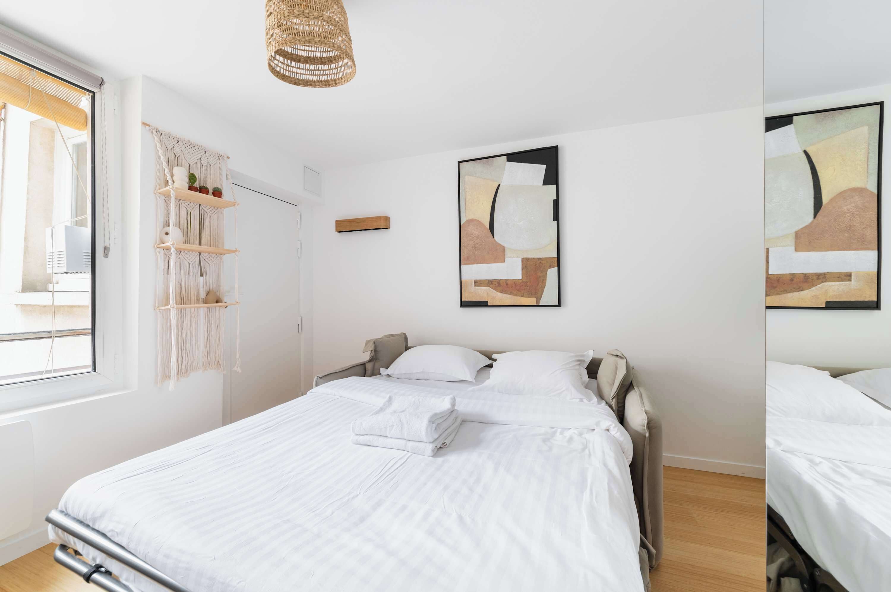 Iron/ironing board, WiFi, bed sheets