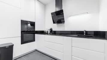 Een koelkast, een magnetron, een kookplaat