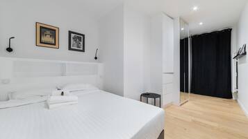 1 slaapkamer, een strijkplank/strijkijzer, wifi, beddengoed