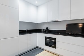 Fridge, microwave, stovetop, coffee/tea maker - Studio refait a neuf montmartre - paris 18 - 2P (Paris)