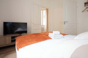 1 bedroom, iron/ironing board, WiFi, bed sheets - Logement terrasse metro Pierre Lachaise - 3P (Paris)