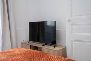 Unclassified image, 5 of 12, button