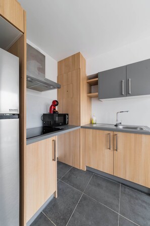 Fridge, microwave, stovetop, coffee/tea maker