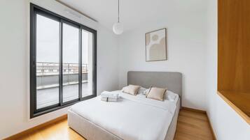 2 chambres, bureau, fer et planche Ă repasser, draps fournis