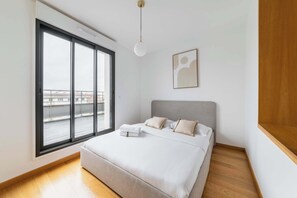2 bedrooms, desk, iron/ironing board, bed sheets