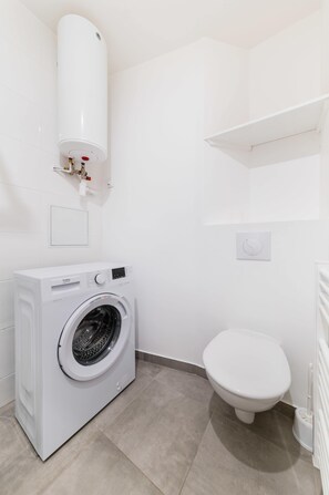 Shower, hair dryer, towels, shampoo