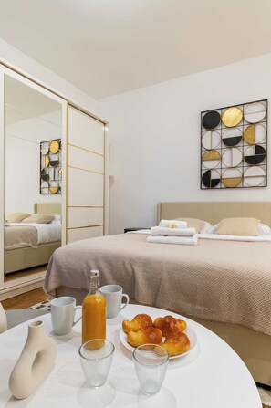 Iron/ironing board, WiFi, bed sheets - Studio agreable et bien placee - Paris 18 - 2P (Paris)