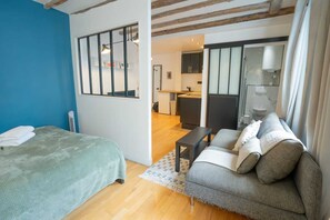 Iron/ironing board, WiFi, bed sheets