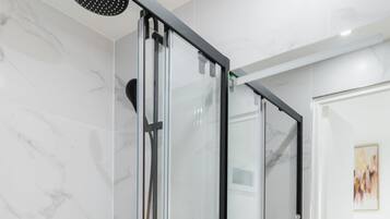 Doccia, asciugacapelli, asciugamani