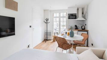 1 camera, ferro/asse da stiro, Wi-Fi, lenzuola