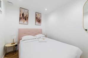 1 slaapkamer, een strijkplank/strijkijzer, wifi, beddengoed
