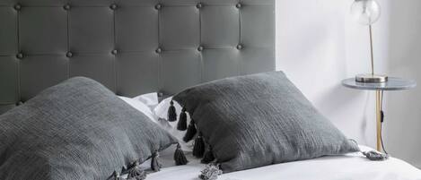 2 habitaciones, tabla de planchar con plancha, wifi y ropa de cama