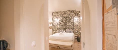 1 bedroom, desk, iron/ironing board, WiFi