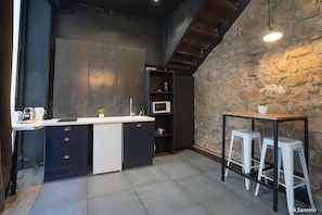 Fridge, microwave, stovetop, coffee/tea maker