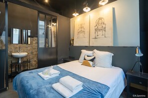 Iron/ironing board, WiFi, bed sheets